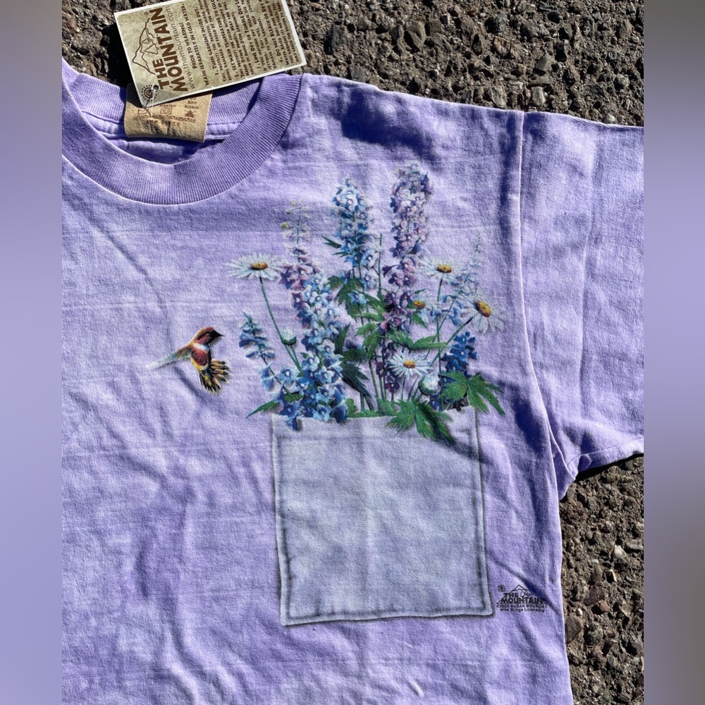 NWT Vintage 2002 The Mountain Susan Bourdet Hummingbird Pocket Tee Purple M - Picture 1 of 7
